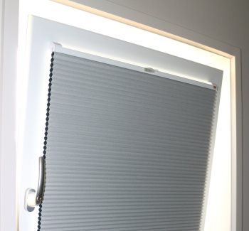 tilting window with blind